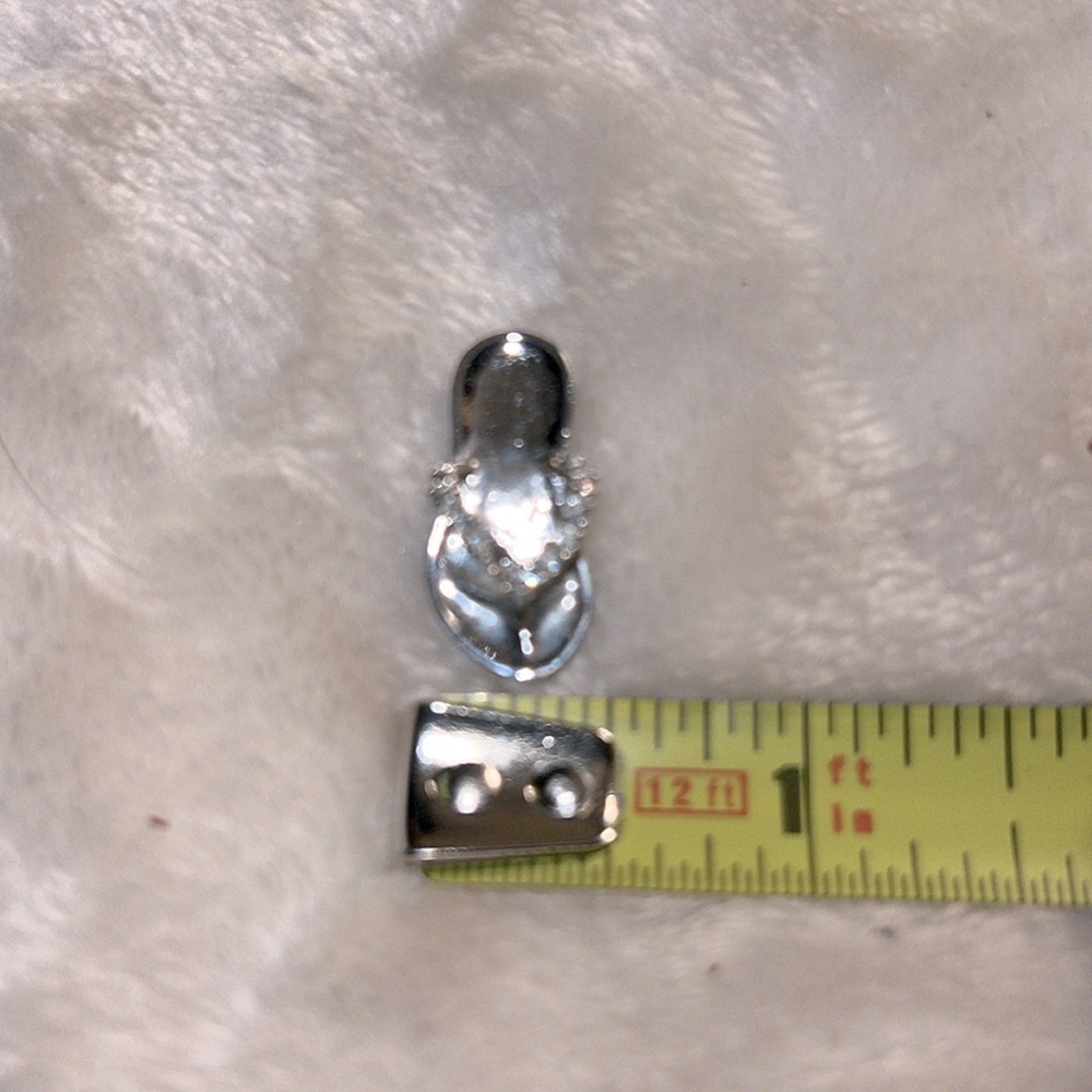 🩴 RHINESTONE CRYSTAL EMBELLISHED SILVER FLIP FLOP PENDANT - Picture 6 of 6